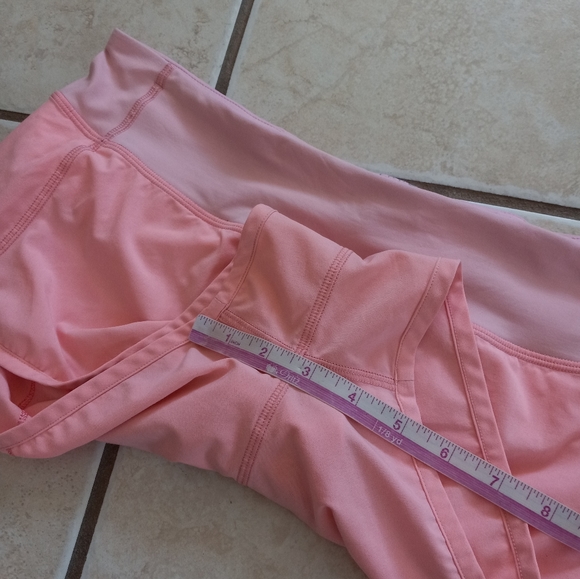 Lululemon Speed Shorts 2.5 Bleached Coral sz.8 - Picture 15 of 16
